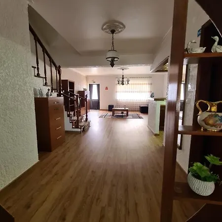 Gomes & Fortunato House Casais Brancos