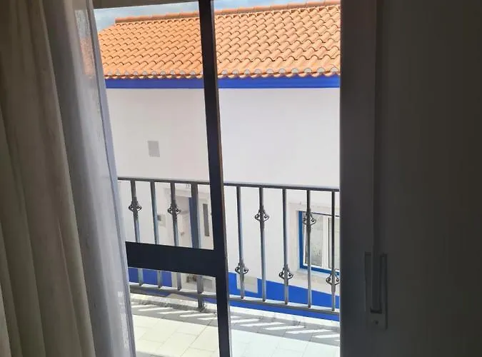 Gomes & Fortunato House * Casais Brancos