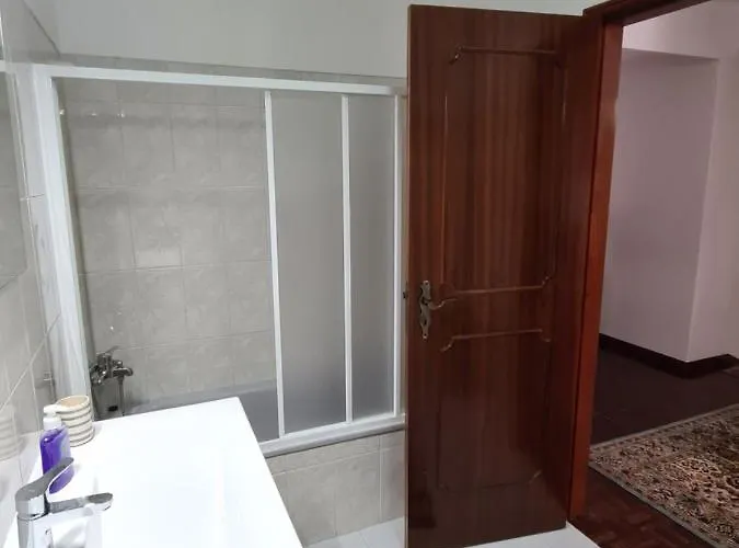 Gomes & Fortunato House * Casais Brancos